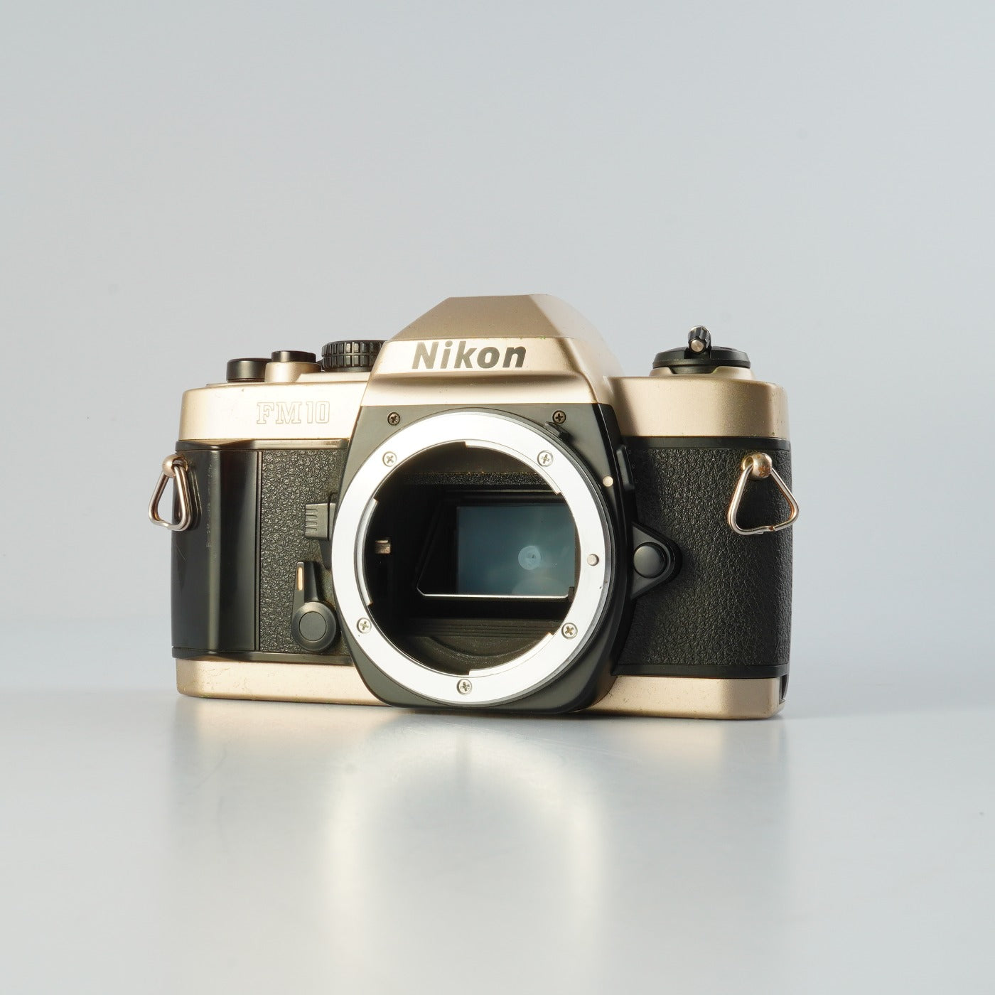 Nikon FM10 MF フィルム一眼レフカメラ