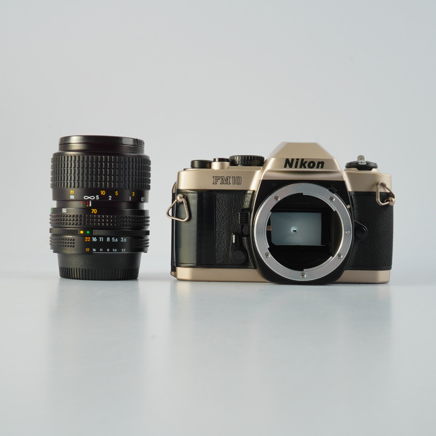 Nikon FM10 + Ai-S ZOOM Nikkor 35-70mm F/3.5-4.8 MF フィルム一眼レフカメラ