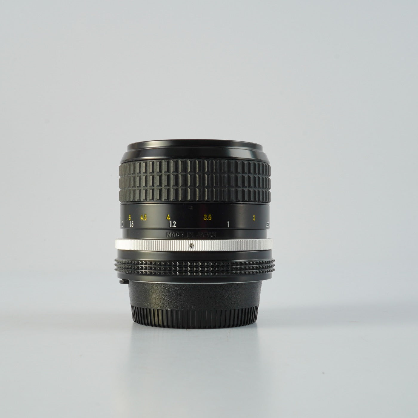 Nikon Ai NIKKOR 85mm F/2 単焦点レンズ