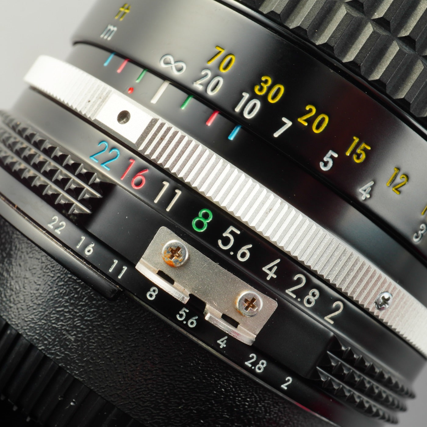 Nikon Ai NIKKOR 85mm F/2 単焦点レンズ