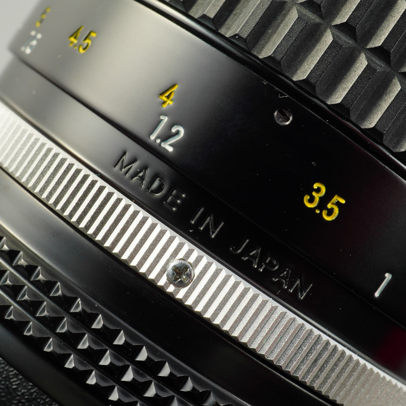 Nikon Ai NIKKOR 85mm F/2 単焦点レンズ