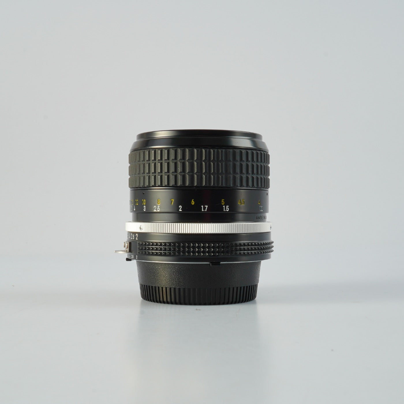 Nikon Ai NIKKOR 85mm F/2 単焦点レンズ