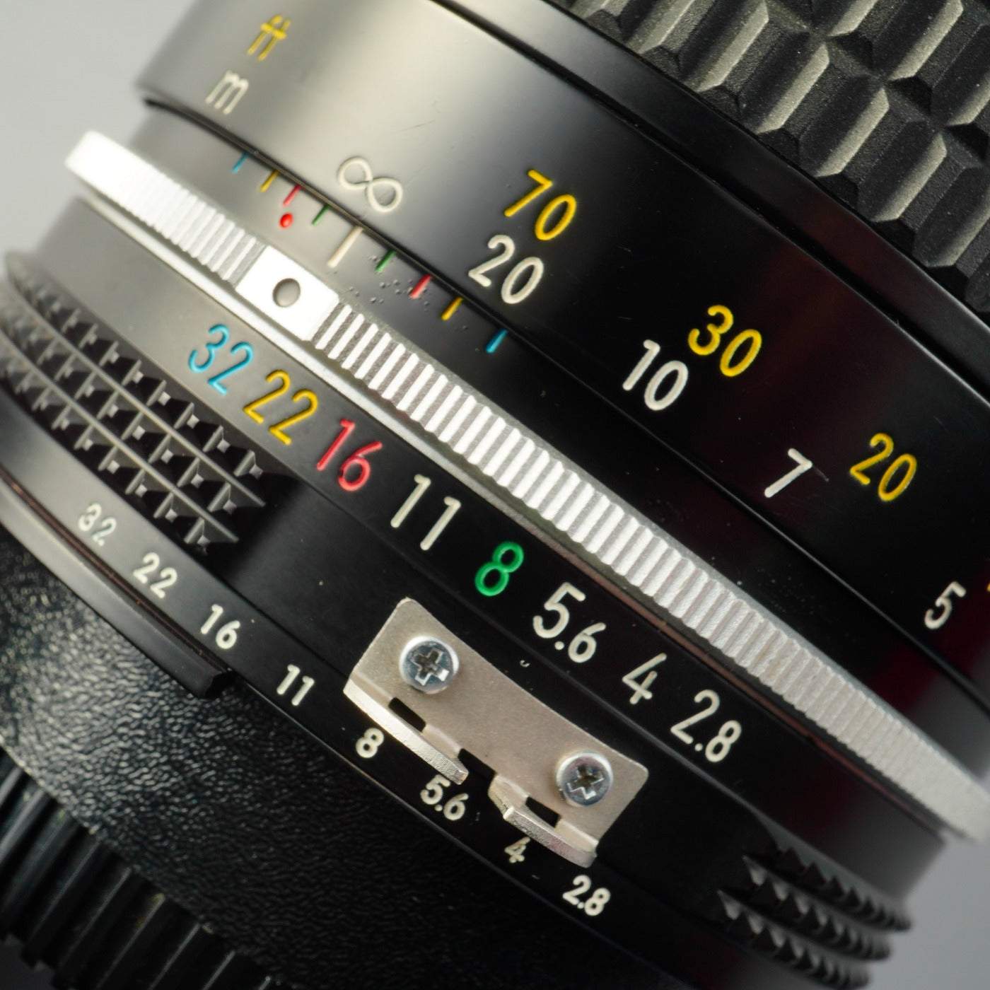 Nikon Ai NIKKOR 135mm F/2.8 単焦点レンズ