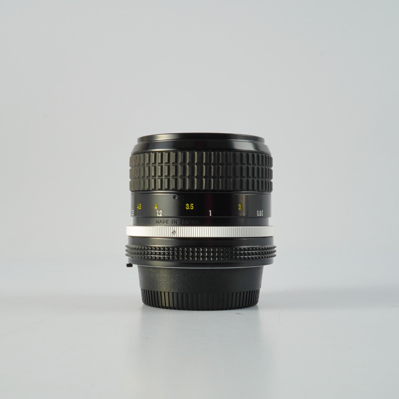 Nikon Ai NIKKOR 85mm F/2 単焦点レンズ