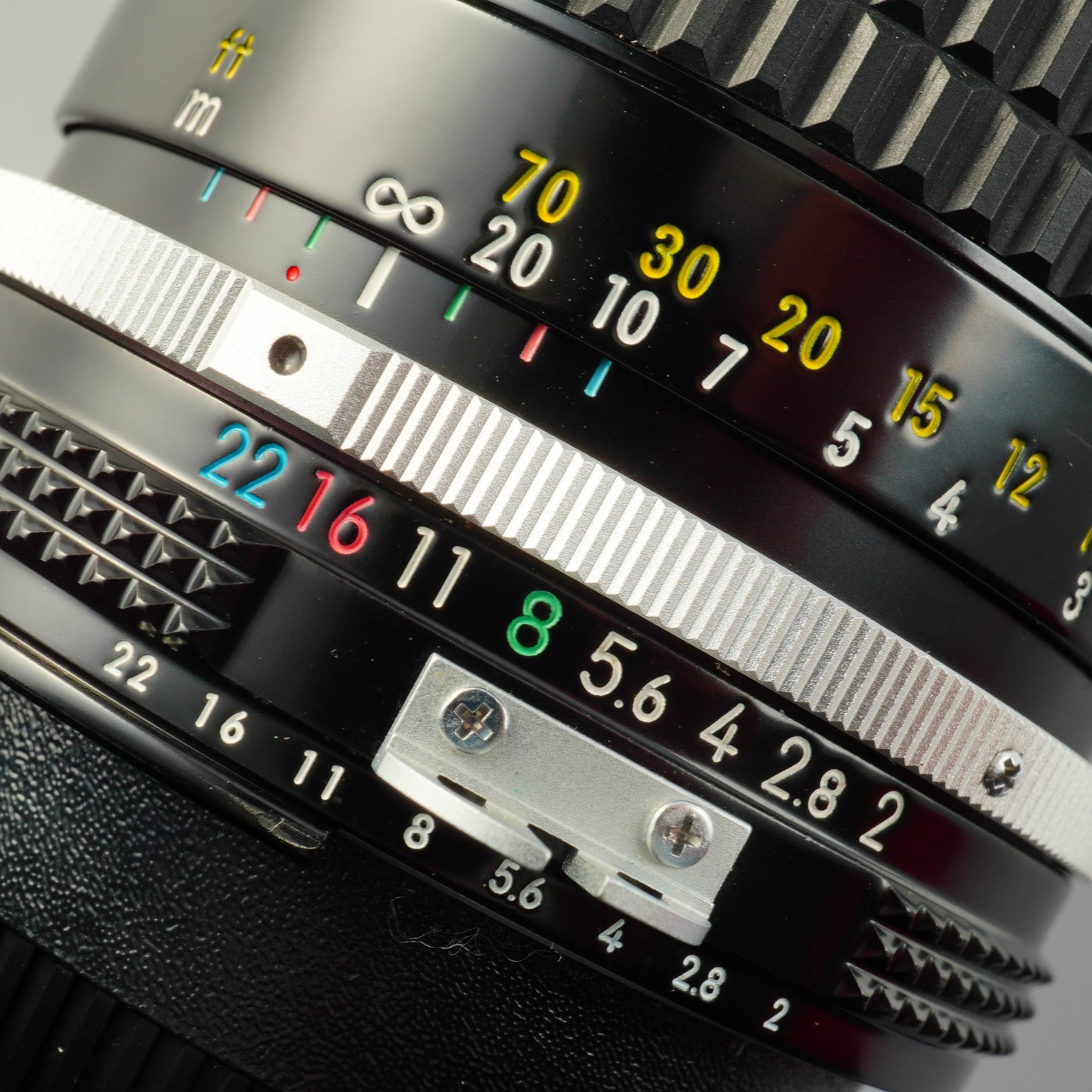 Nikon Ai NIKKOR 85mm F/2 単焦点レンズ