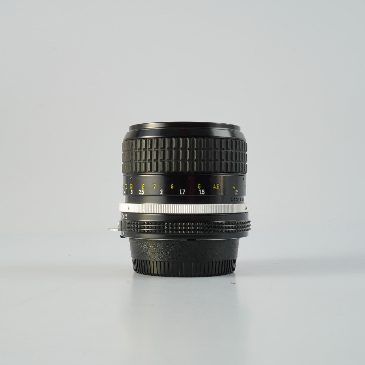 Nikon Ai NIKKOR 85mm F/2 単焦点レンズ