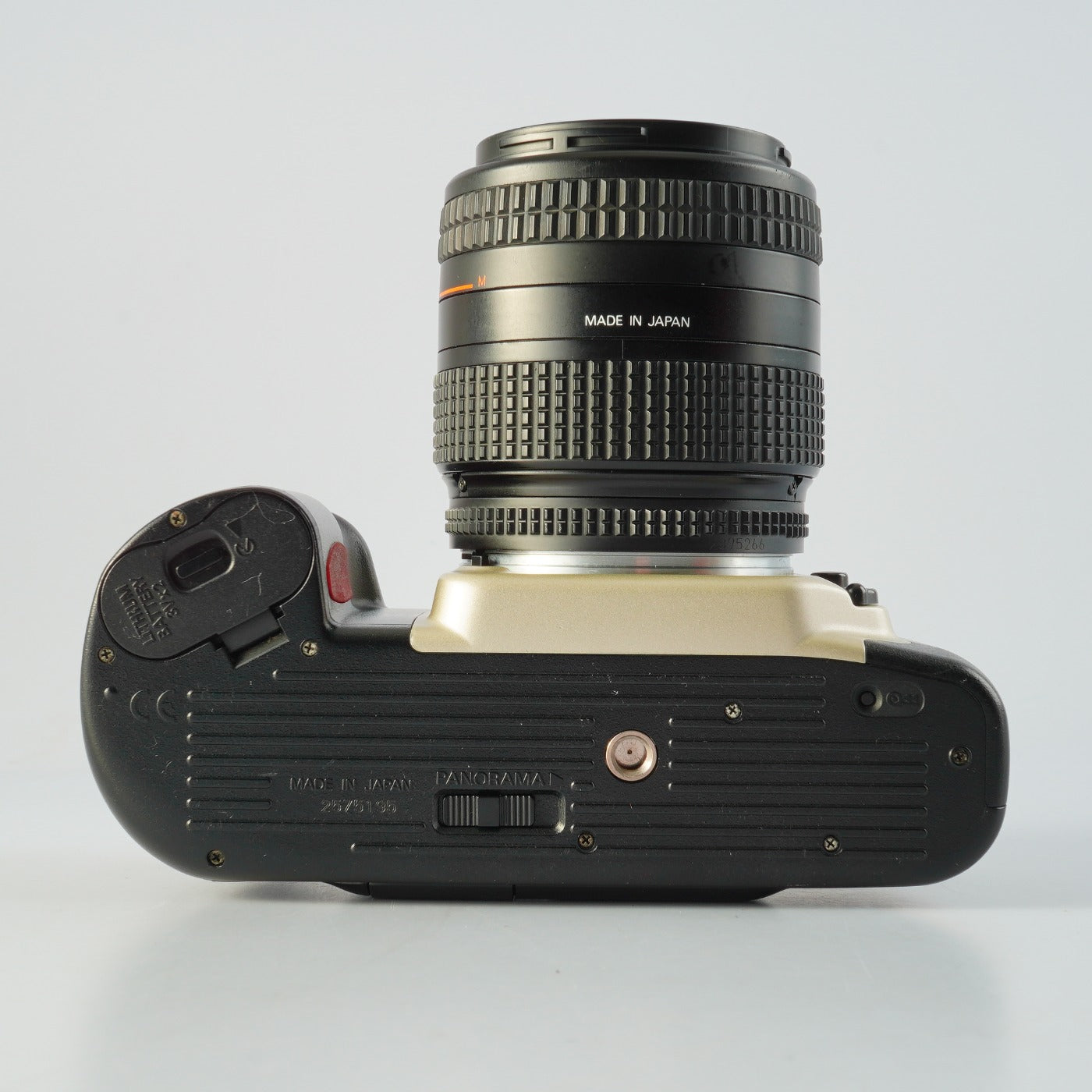 Nikon F60 ( N60 ) + AF Nikkor 28-70mm F/3.5-4.5 D AF フィルム一眼レフカメラ
