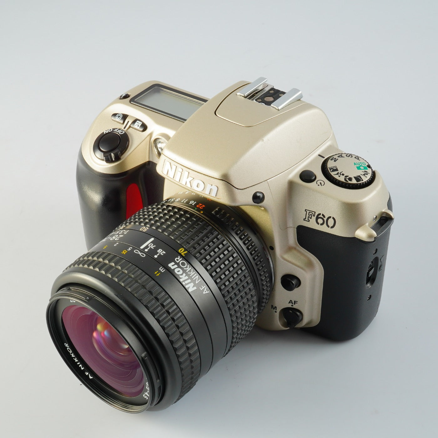 Nikon F60 ( N60 ) + AF Nikkor 28-70mm F/3.5-4.5 D AF フィルム一眼レフカメラ