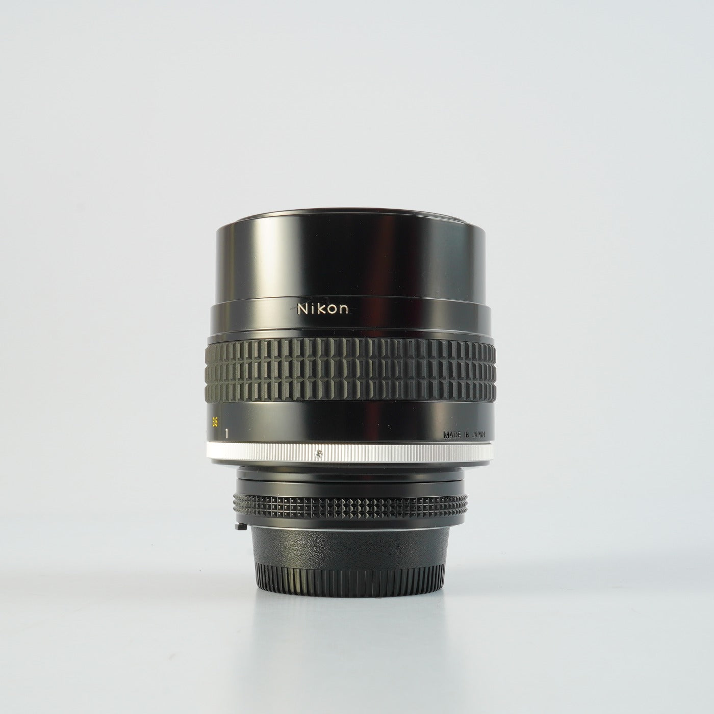 Nikon Ai-S NIKKOR 105mm F/1.8 単焦点レンズ