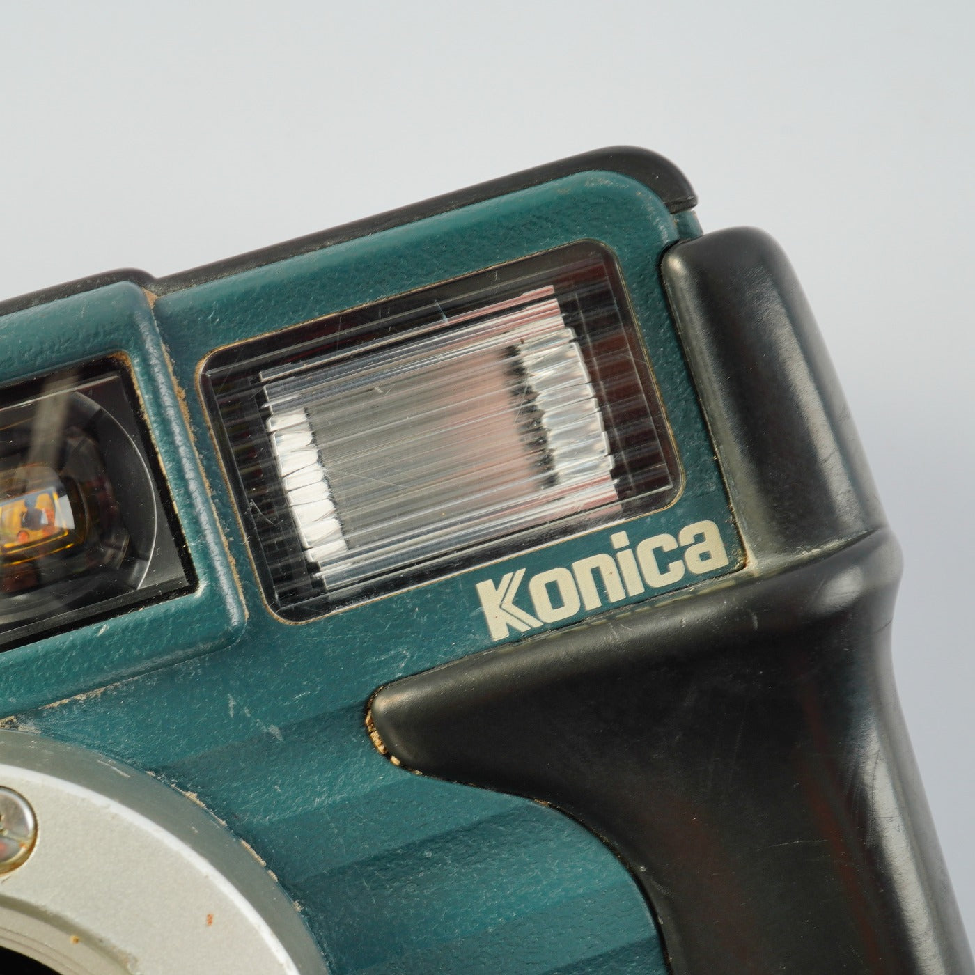 Konica Genba Kantoku（現場監督) 28 WB コンパクトフィルムカメラ