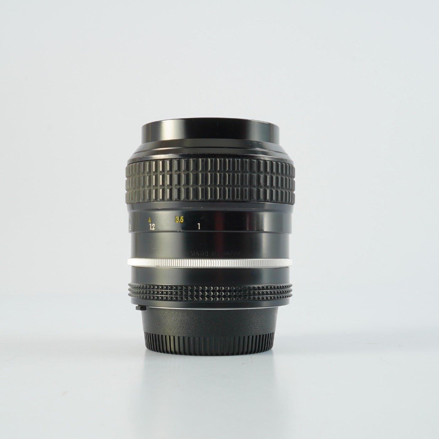 Nikon Ai NIKKOR 105mm F/2.5 単焦点レンズ