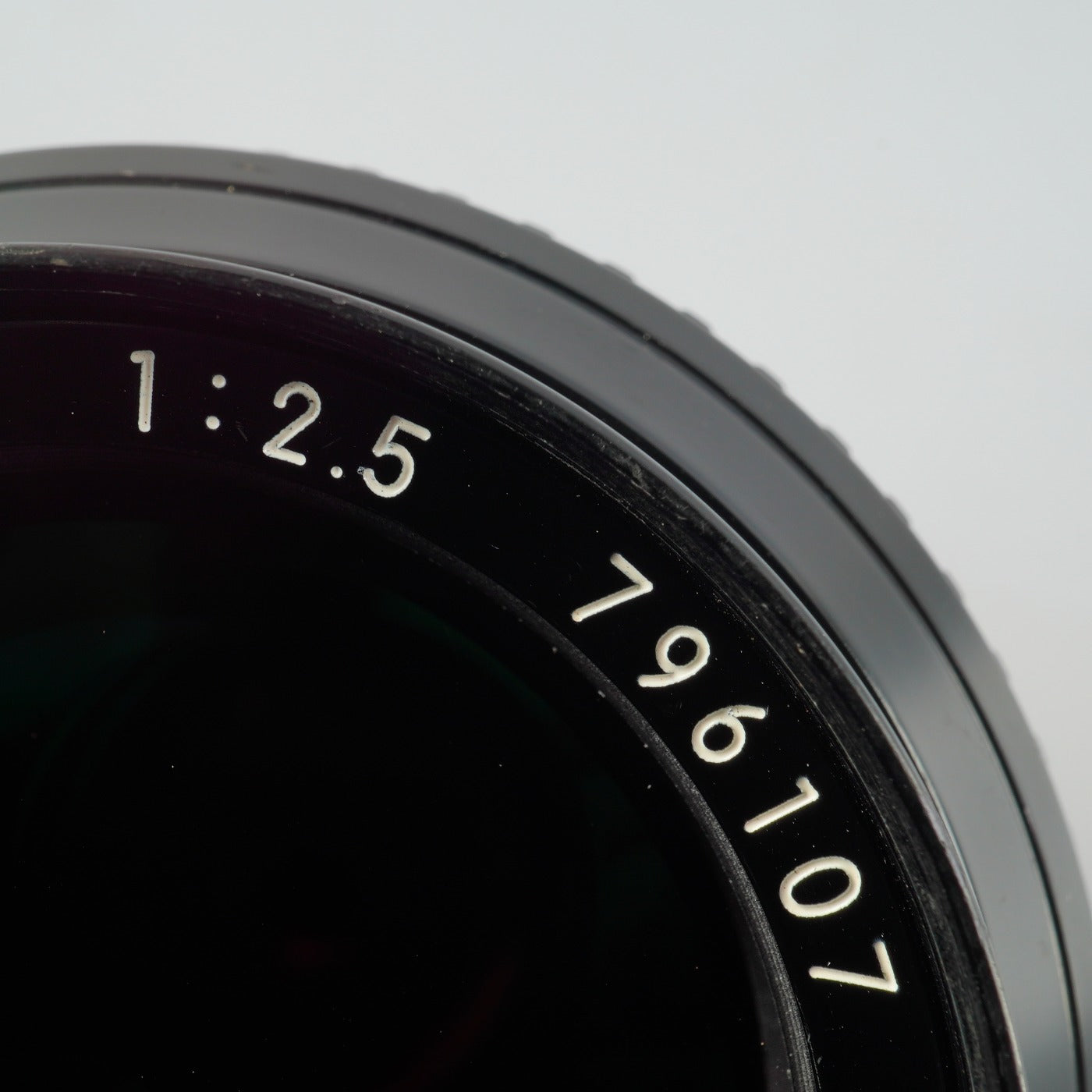 Nikon Ai NIKKOR 105mm F/2.5 単焦点レンズ