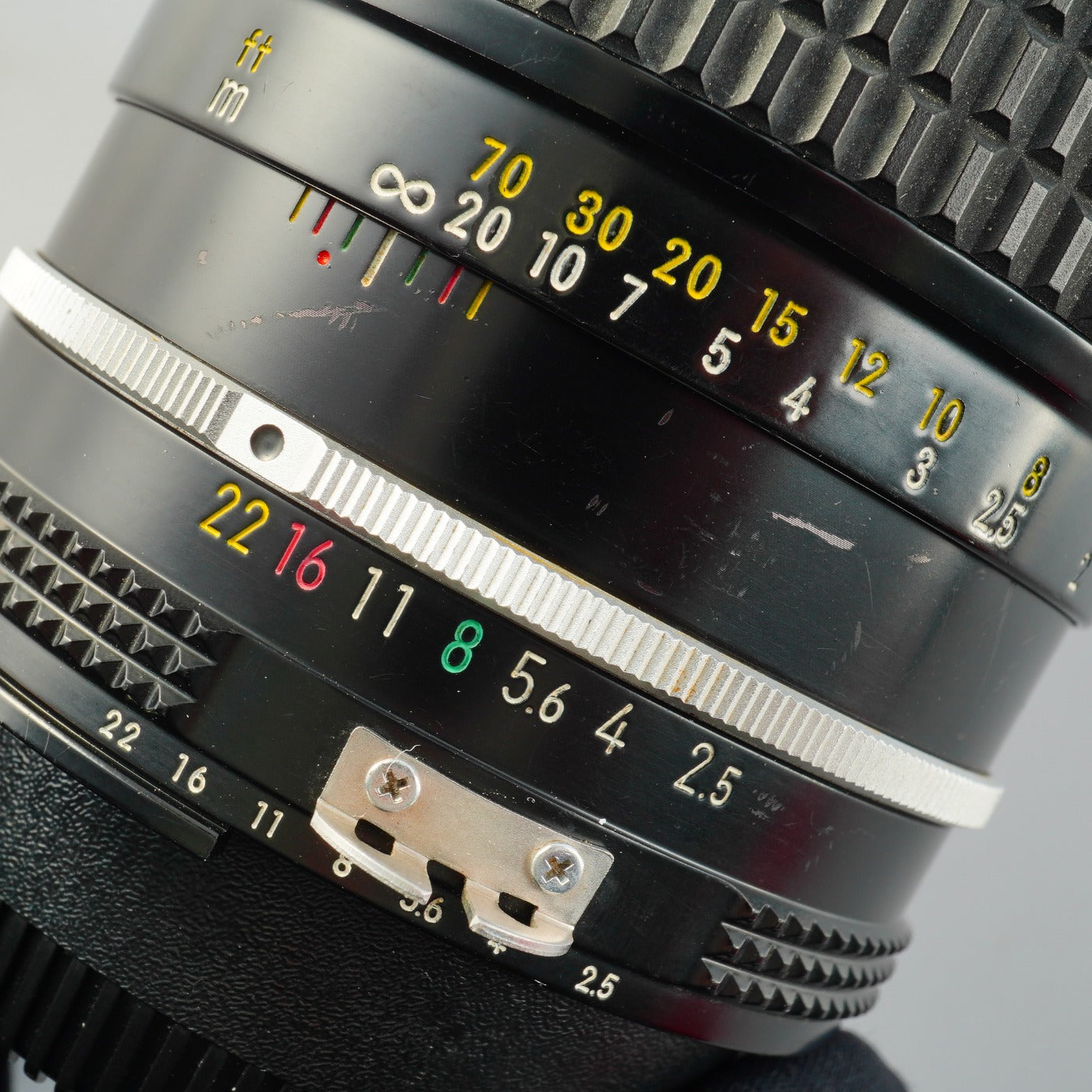 Nikon Ai NIKKOR 105mm F/2.5 単焦点レンズ