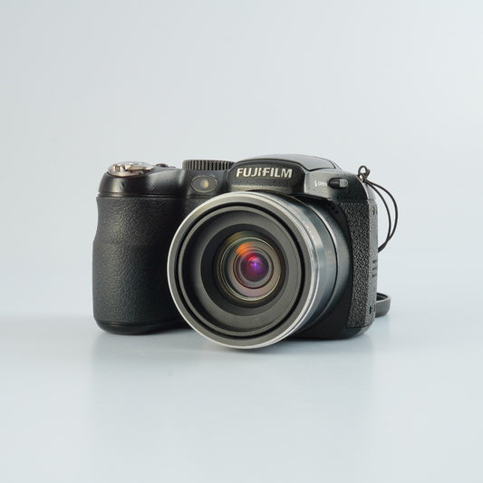 FUJIFILM Finepix S2500HD + SD 2GB コンパクトデジタルカメラ