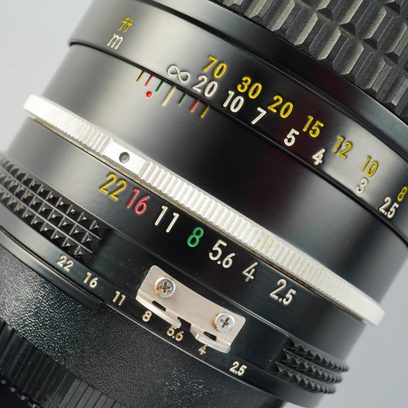 Nikon Ai NIKKOR 105mm F/2.5 単焦点レンズ