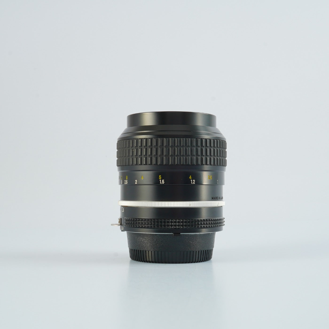 Nikon Ai NIKKOR 105mm F/2.5 単焦点レンズ