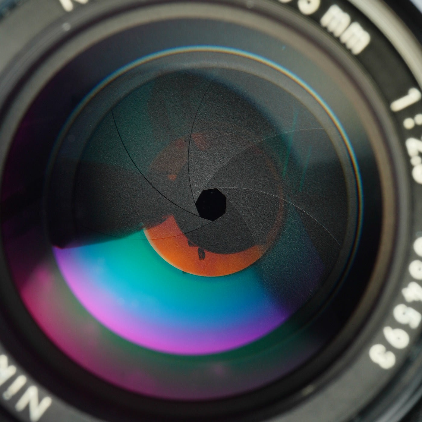 Nikon Ai NIKKOR 105mm F/2.5 単焦点レンズ