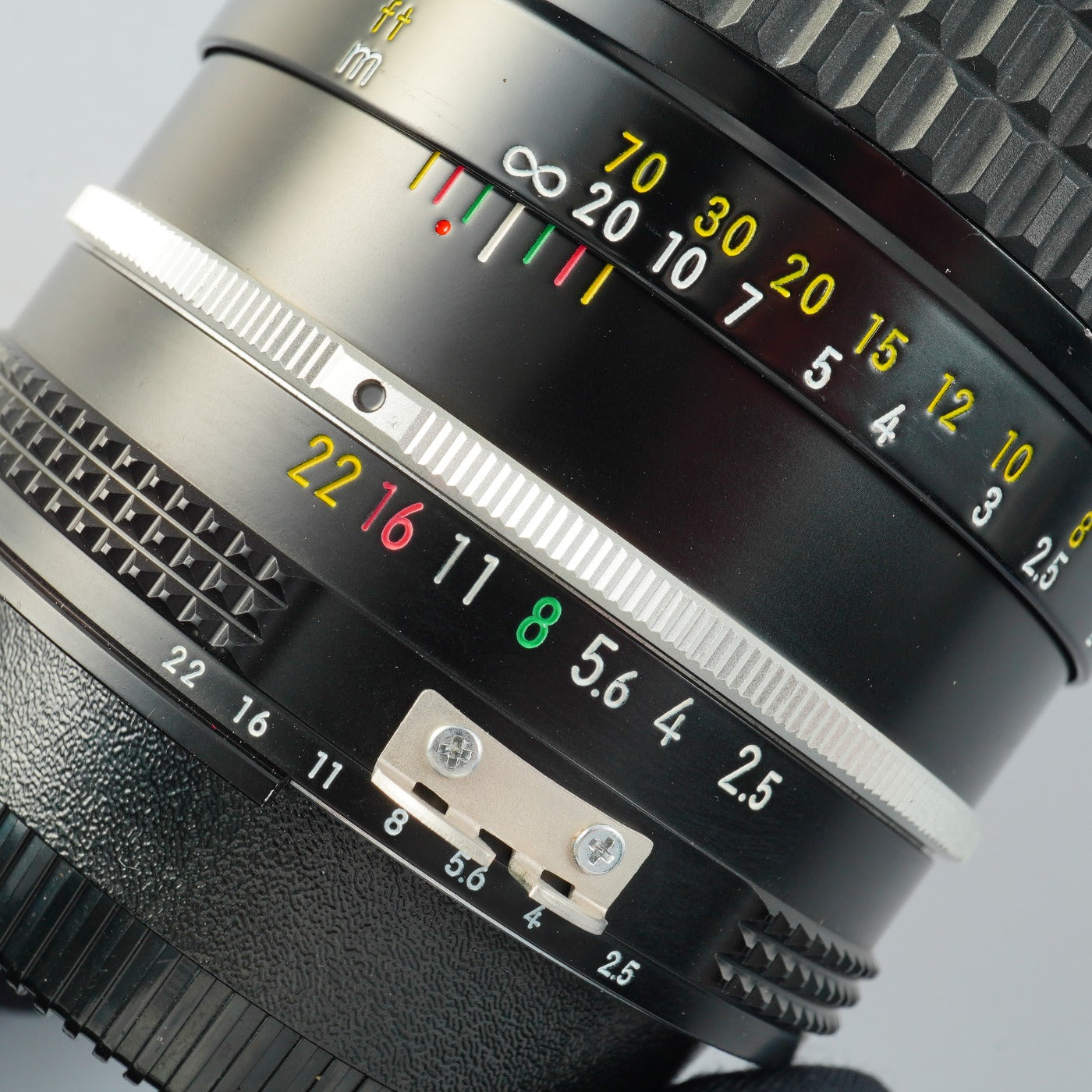 Nikon Ai NIKKOR 105mm F/2.5 単焦点レンズ