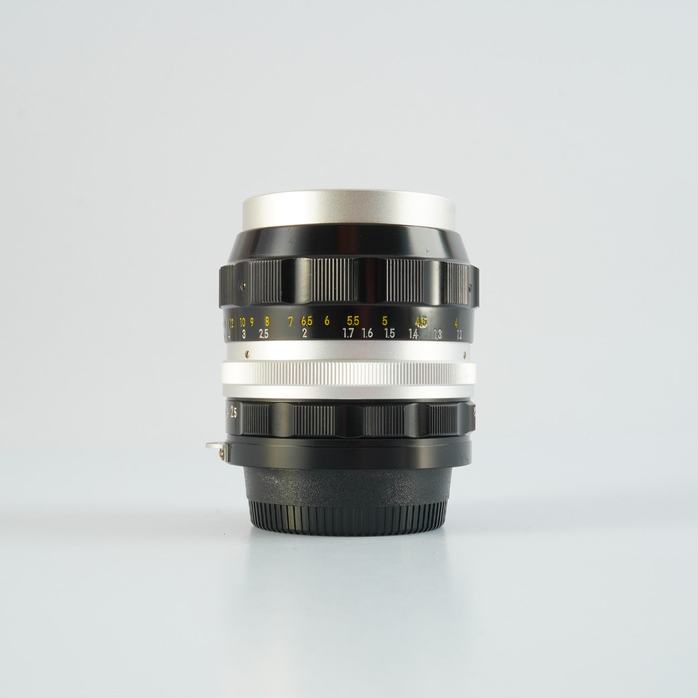【Serviced】 Nikon 非Ai NIKKOR-P Auto 105mm F/2.5 単焦点レンズ
