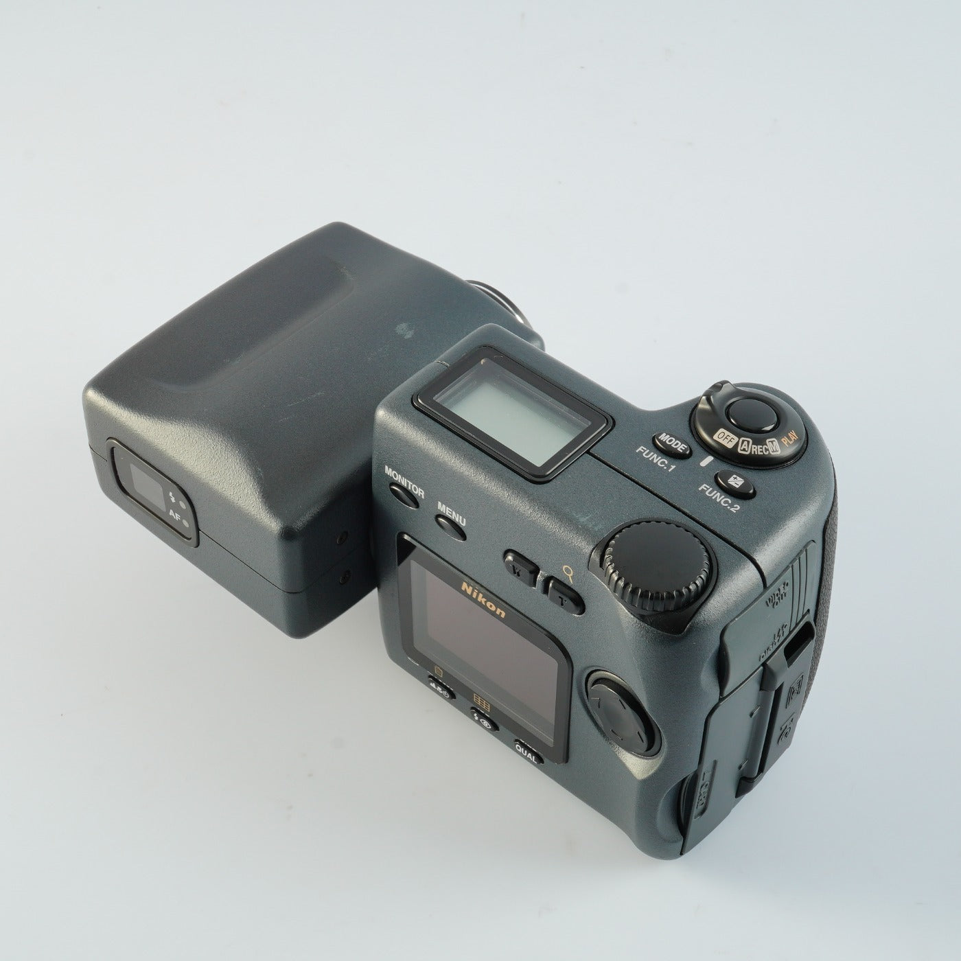 Nikon Coolpix 990 + CF 256MB コンパクトデジタルカメラ