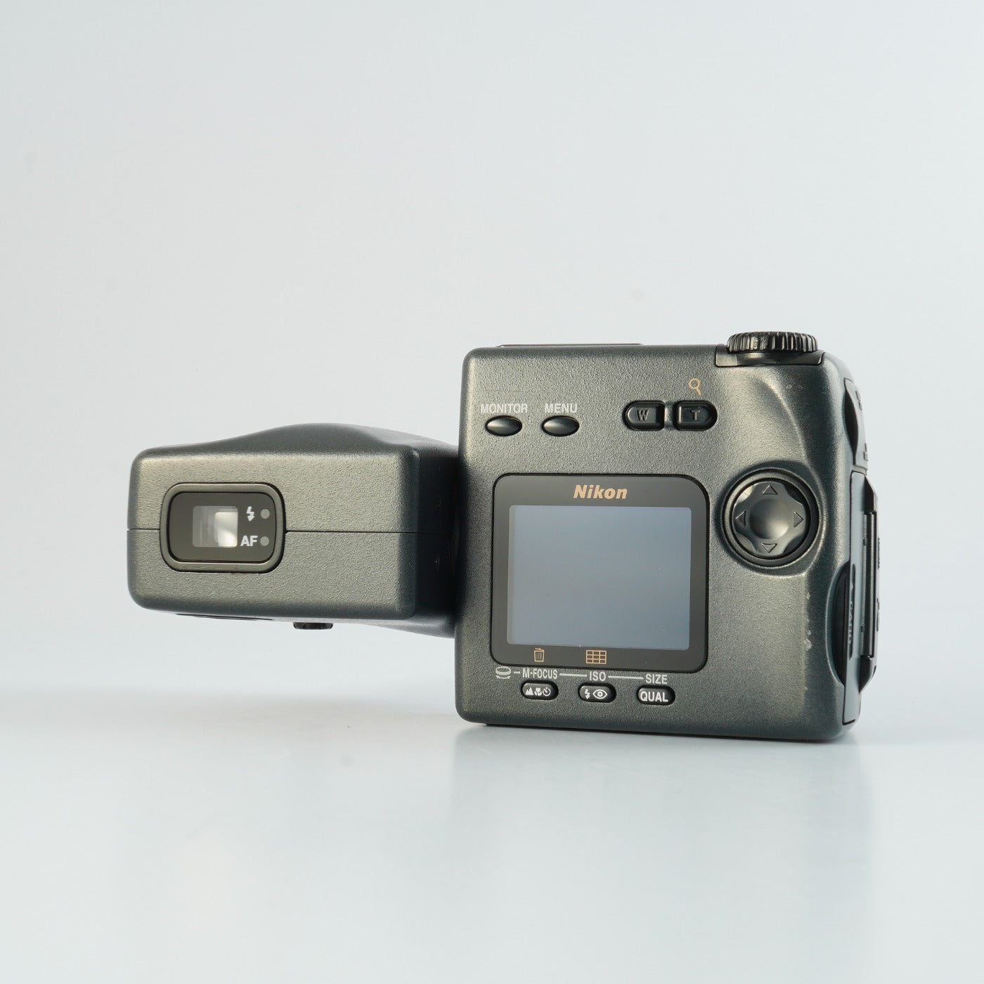 Nikon Coolpix 990 コンパクトデジタルカメラ