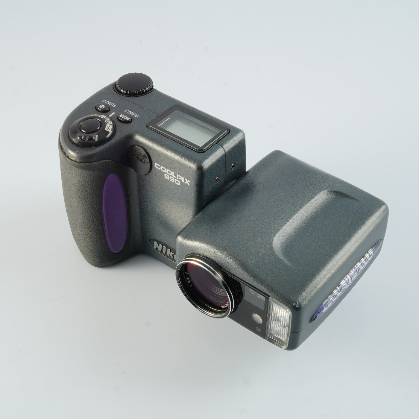 Nikon Coolpix 990 コンパクトデジタルカメラ