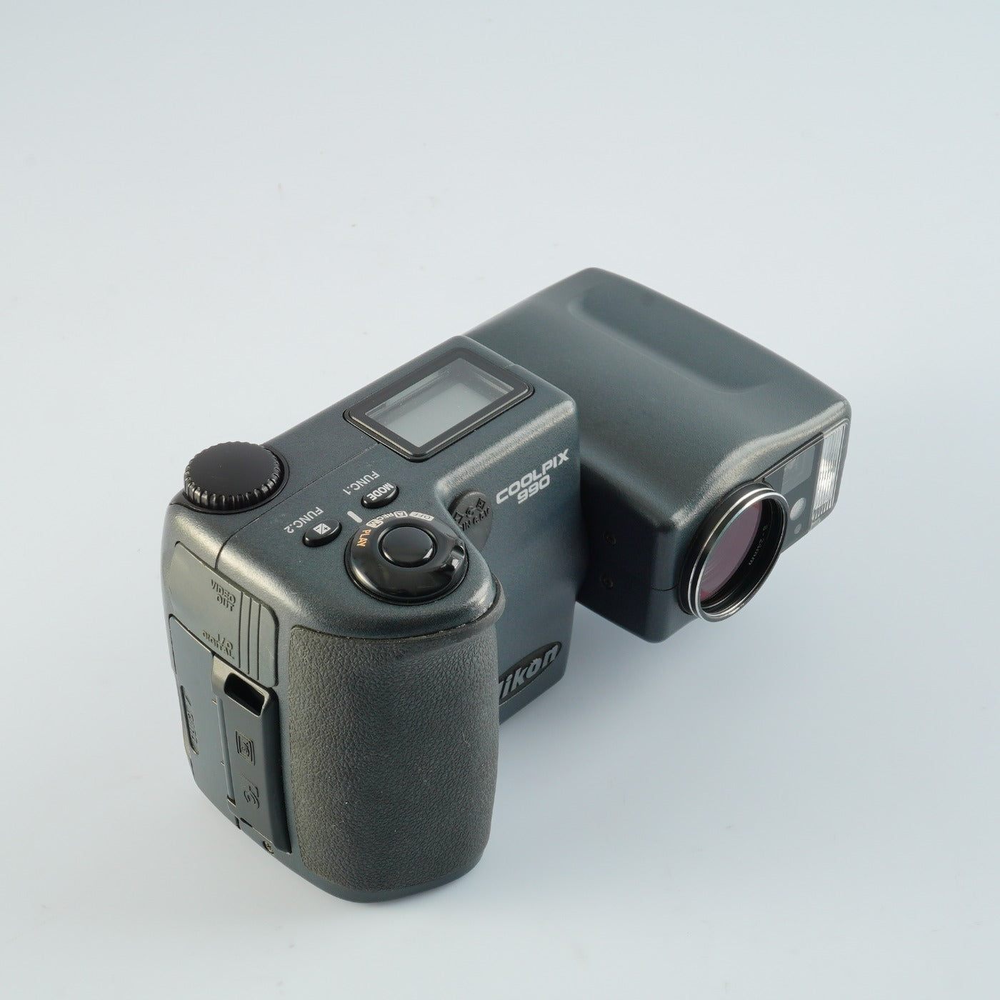 Nikon Coolpix 990 コンパクトデジタルカメラ