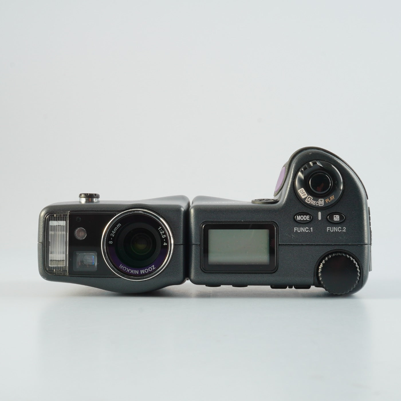 Nikon Coolpix 990 コンパクトデジタルカメラ