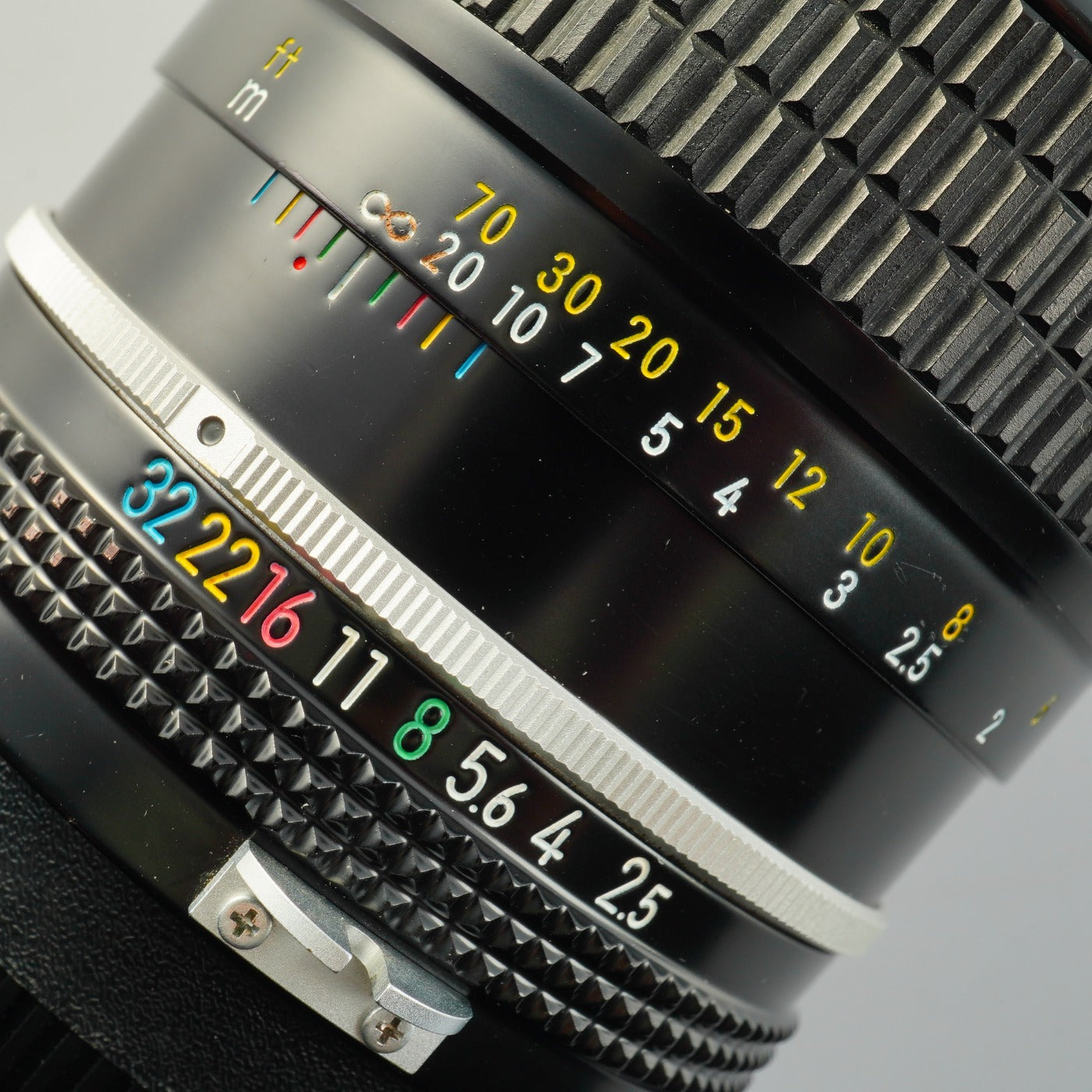 Nikon 非Ai Nikkor 105mm F/2.5 単焦点レンズ