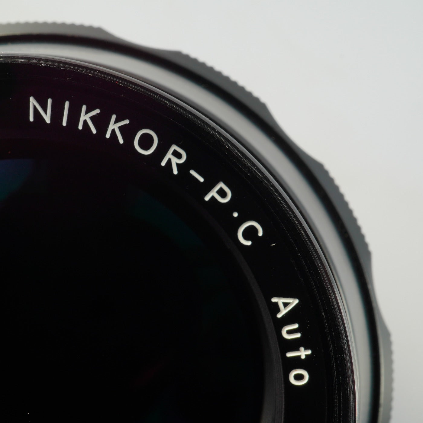 【Serviced】 Nikon 非Ai NIKKOR-P.C Auto 105mm F/2.5 単焦点レンズ