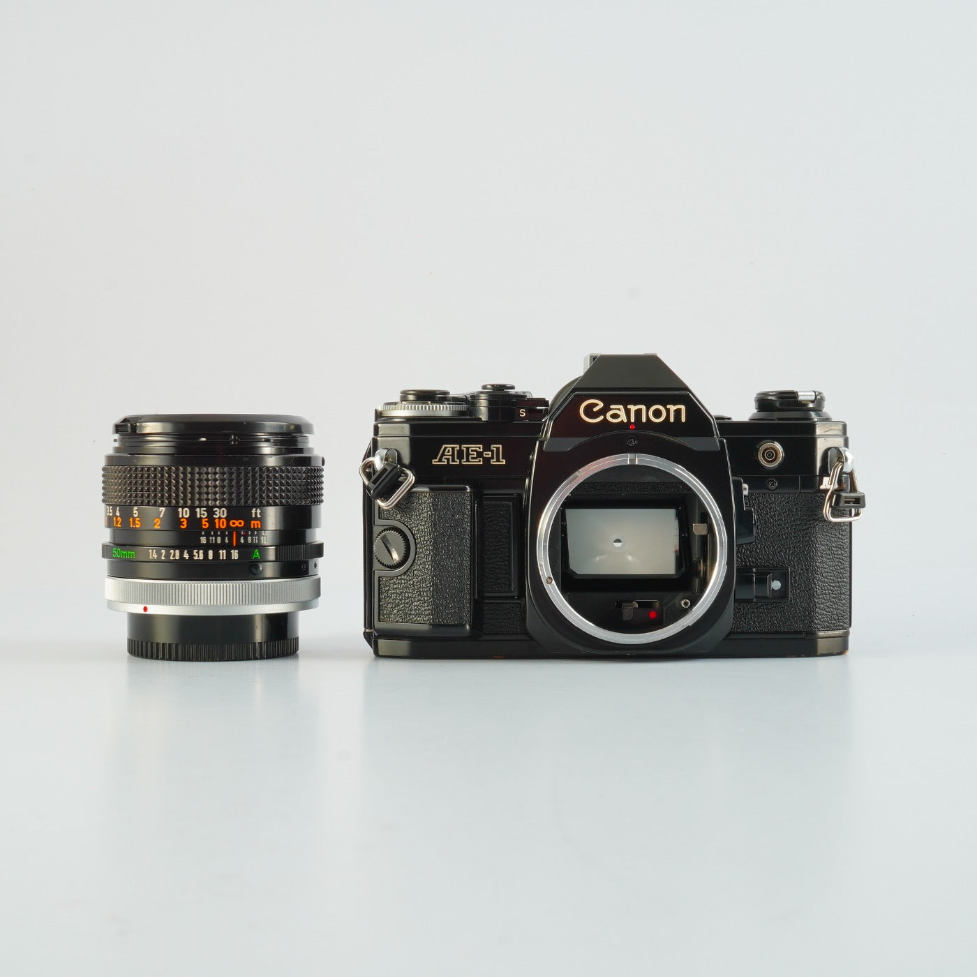 Canon AE-1 Black + FD 50mm F/1.4 S.S.C. MF フィルム一眼レフカメラ
