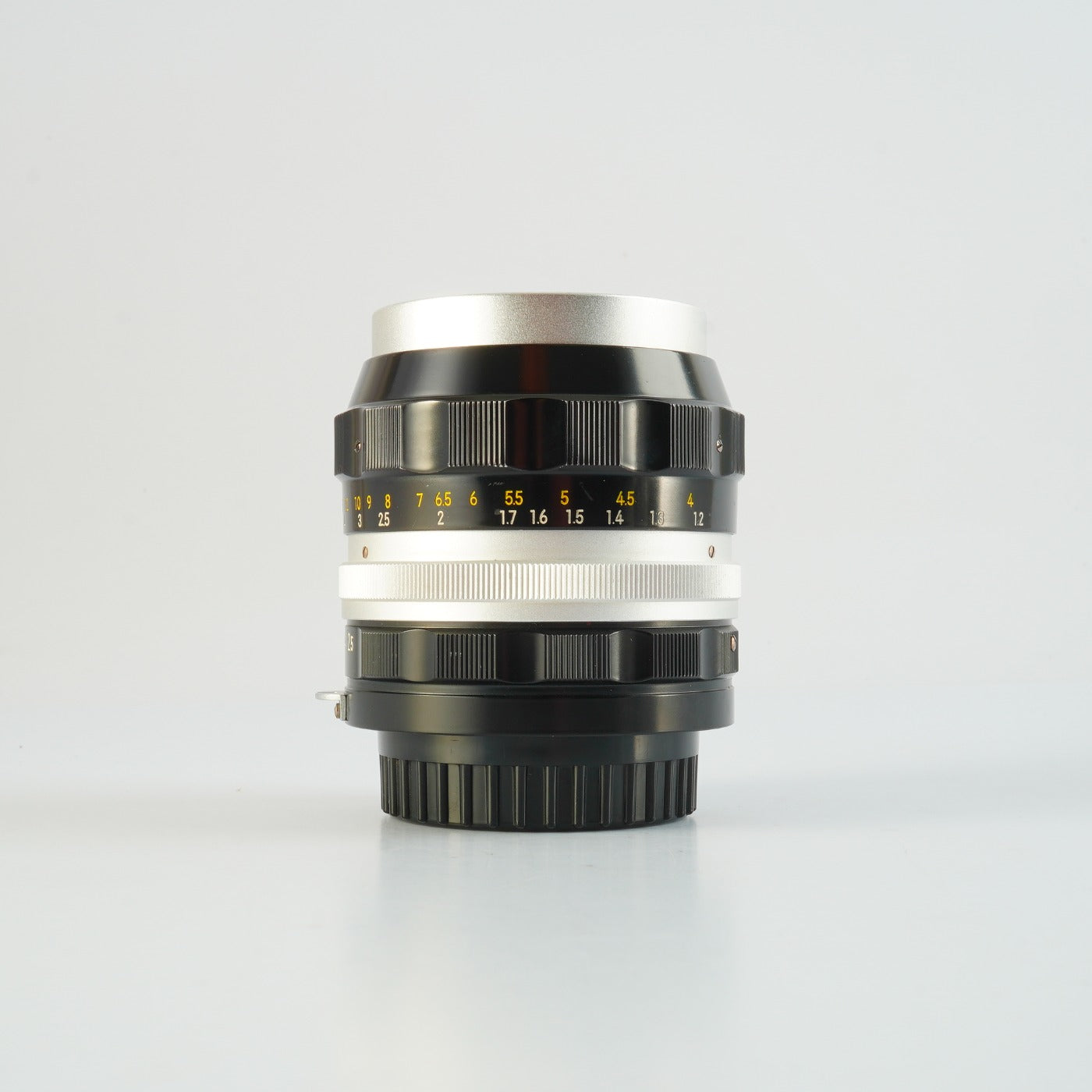 【Serviced】 Nikon 非Ai NIKKOR-P Auto 105mm F/2.5 単焦点レンズ