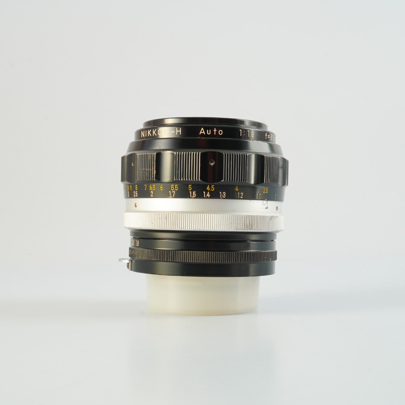 【Overhauled】 Nikon 非Ai Nikkor-H Auto 85mm F/1.8 単焦点レンズ