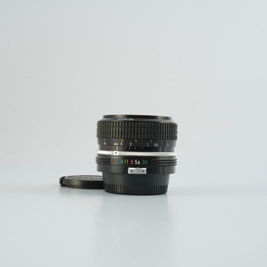 Nikon 非Ai NIKKOR 28mm F/3.5 単焦点レンズ
