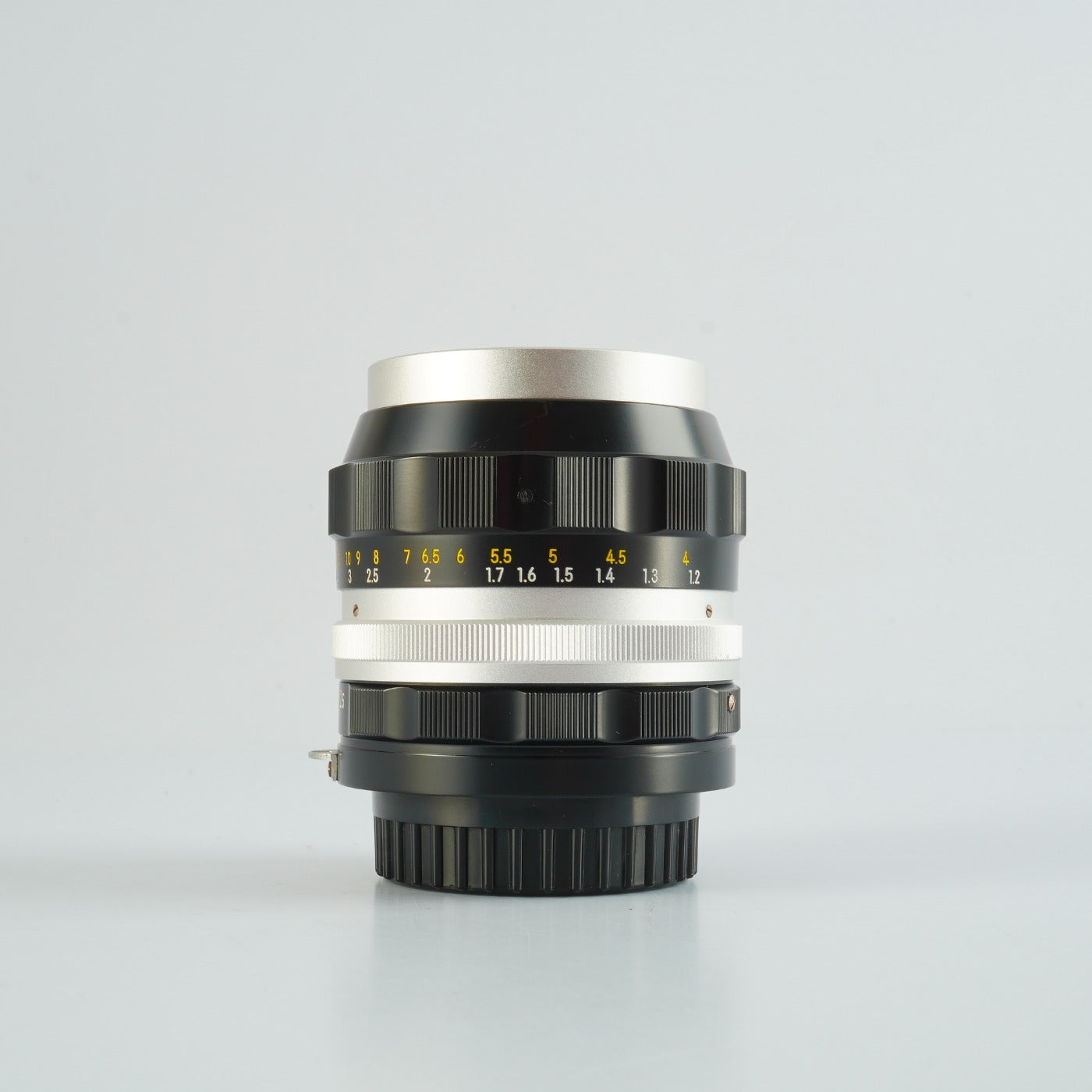 【Serviced】 Nikon 非Ai NIKKOR-P Auto 105mm F/2.5 単焦点レンズ