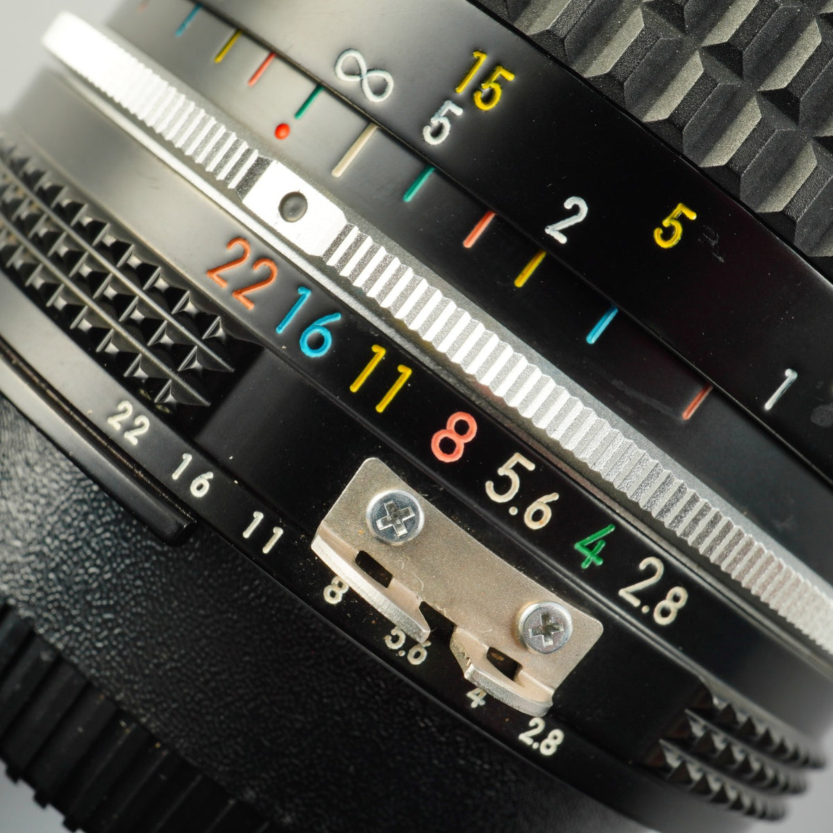 Nikon Ai Nikkor 28mm F/2.8 単焦点レンズ