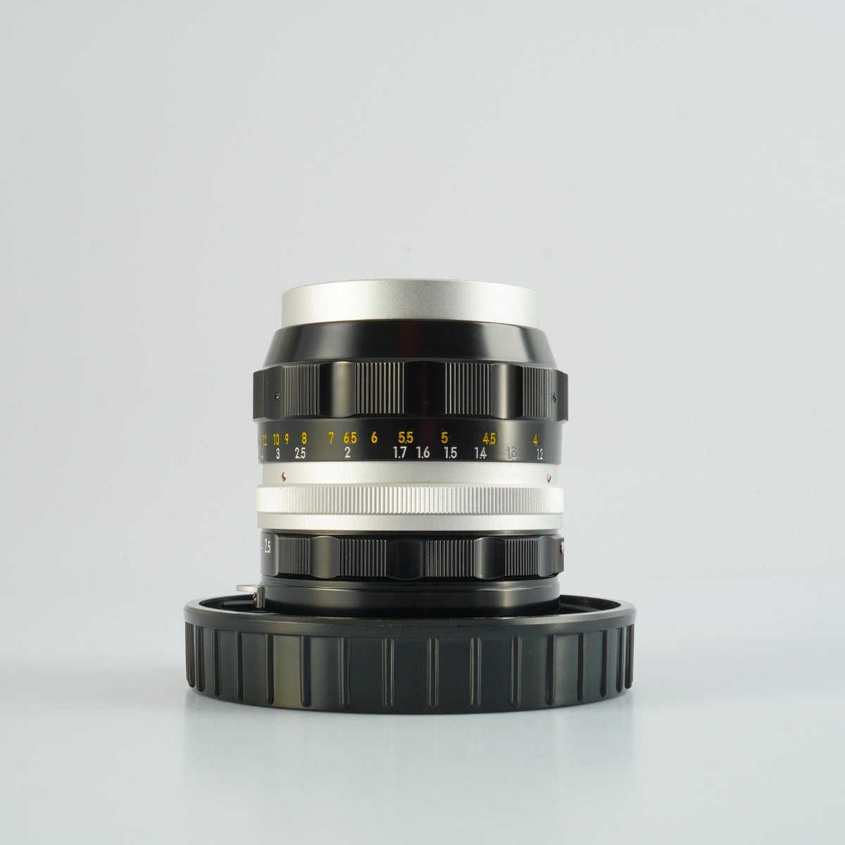 【Serviced】 Nikon 非Ai NIKKOR-P Auto 105mm F/2.5 単焦点レンズ
