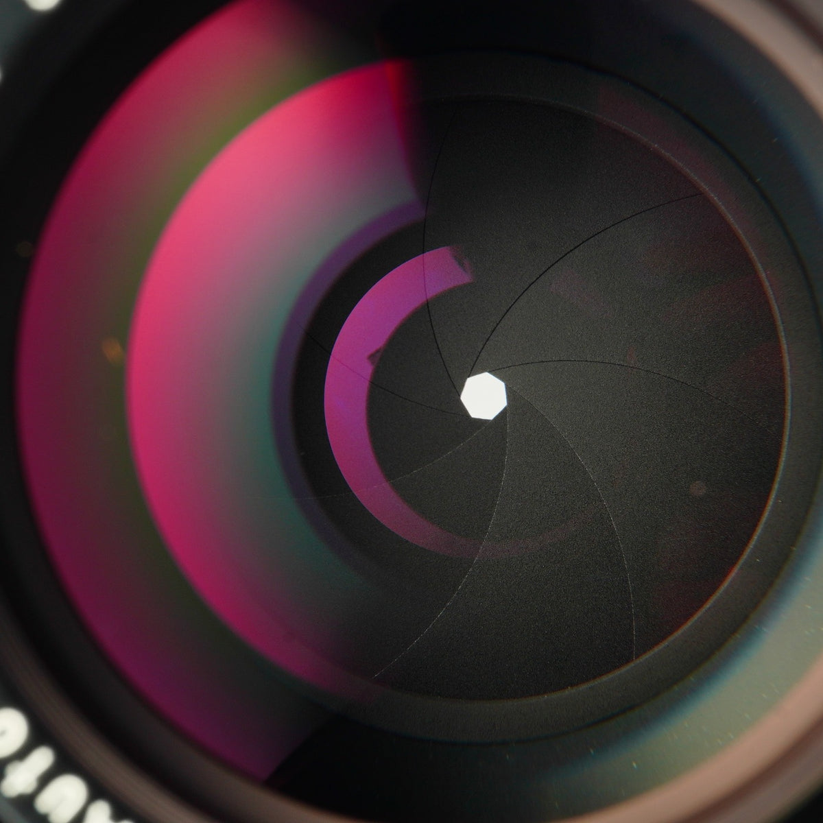 【Serviced】 Nikon 非Ai NIKKOR-P.C Auto 105mm F/2.5 単焦点レンズ