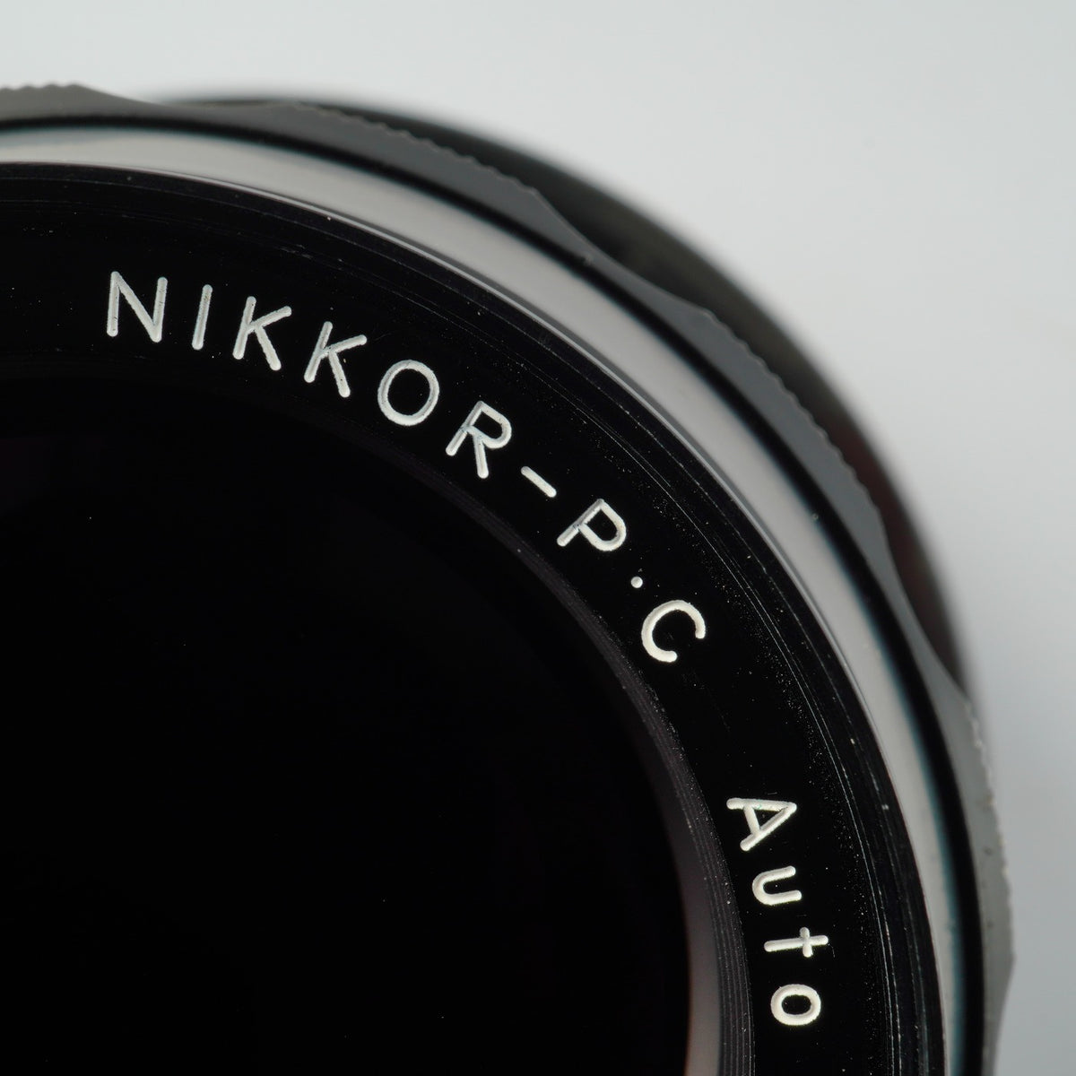 【Serviced】 Nikon 非Ai NIKKOR-P.C Auto 105mm F/2.5 単焦点レンズ