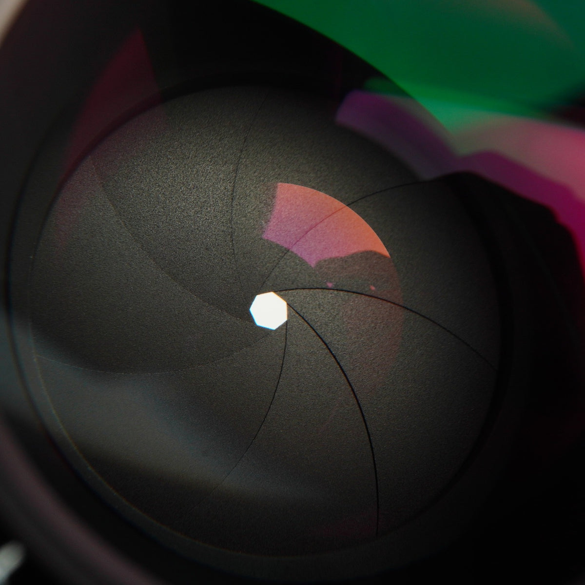 【Serviced】 Nikon 非Ai NIKKOR-P.C Auto 105mm F/2.5 単焦点レンズ