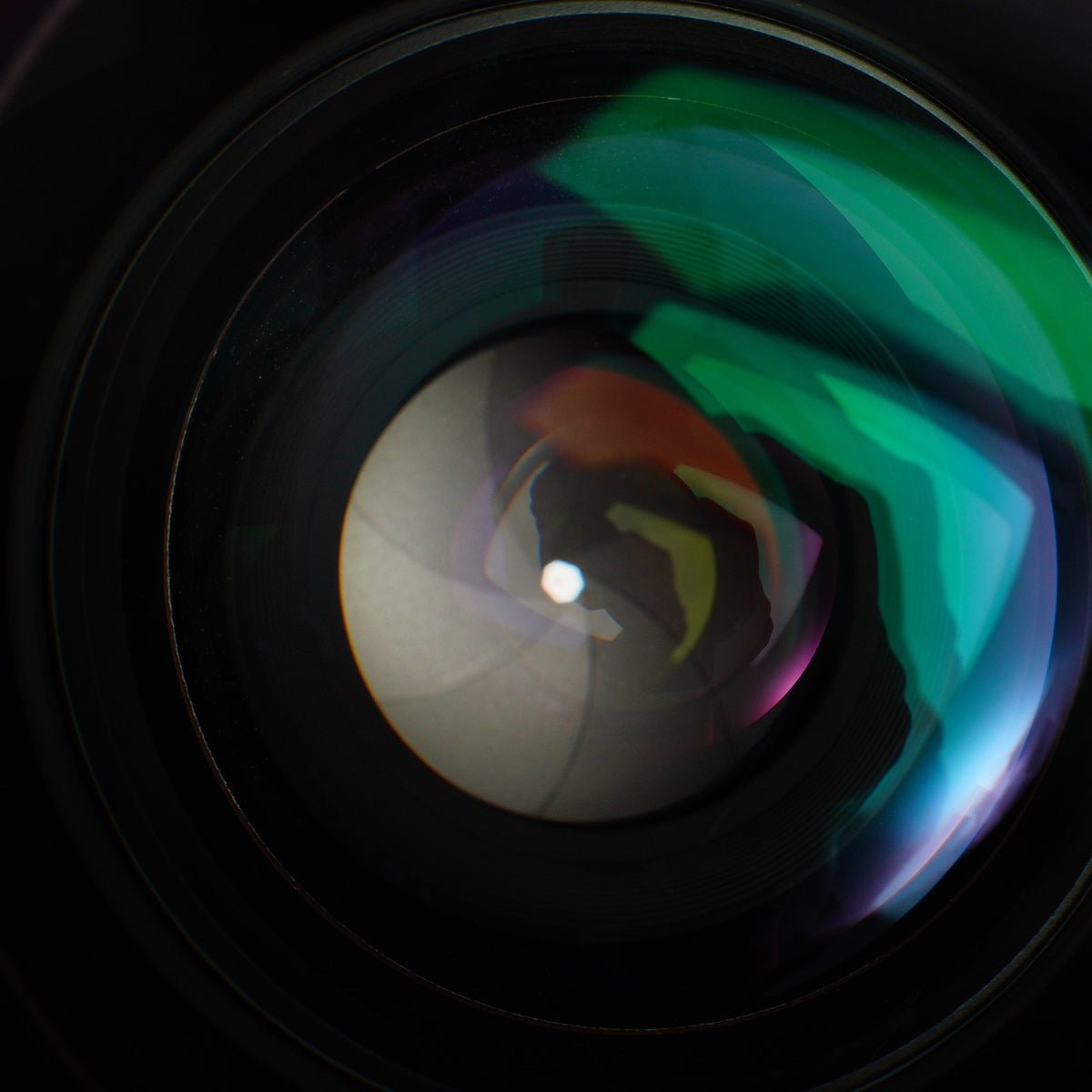 【Overhauled】 Nikon Ai-S NIKKOR 28mm F/2 単焦点レンズ