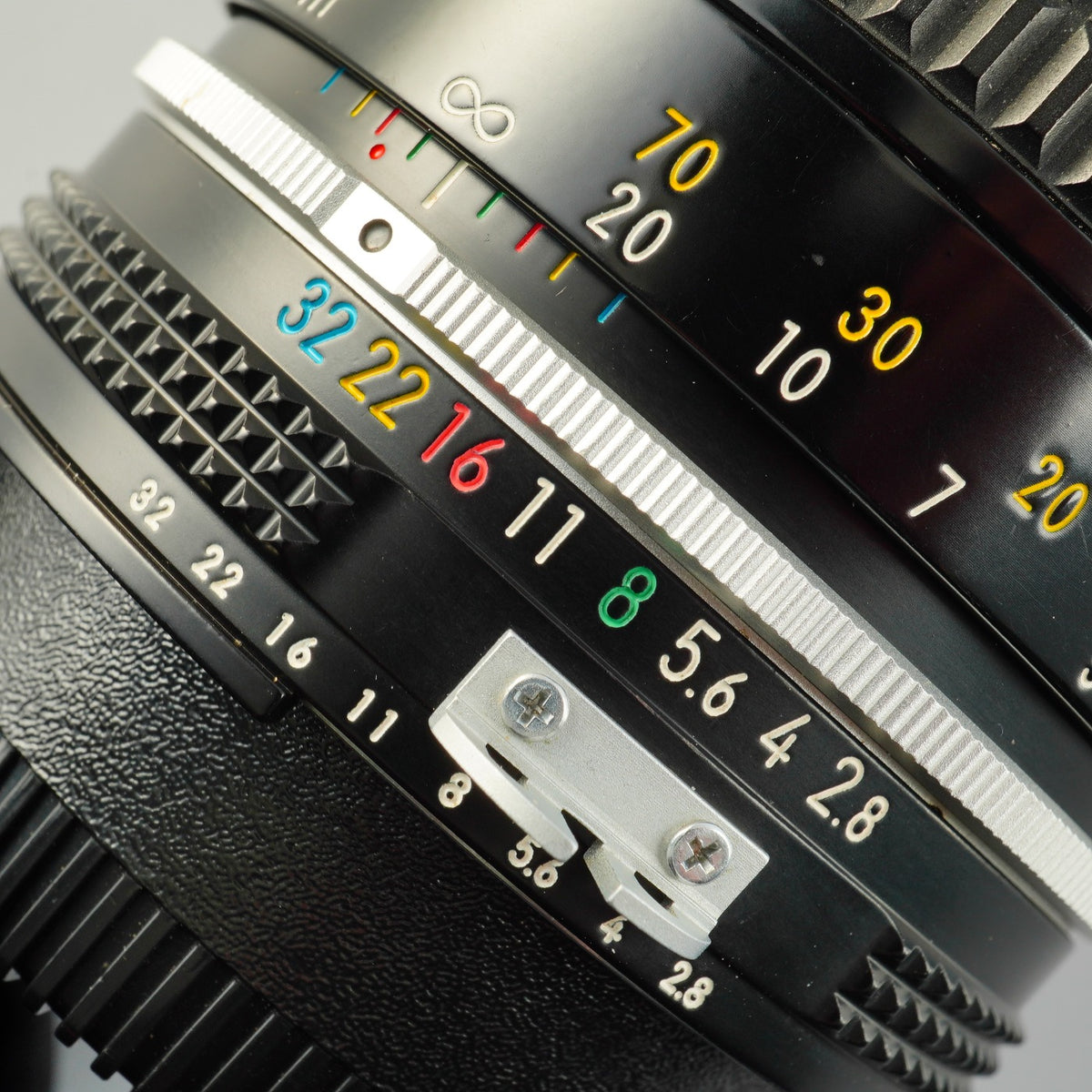 Nikon Ai NIKKOR 135mm F/2.8 単焦点レンズ