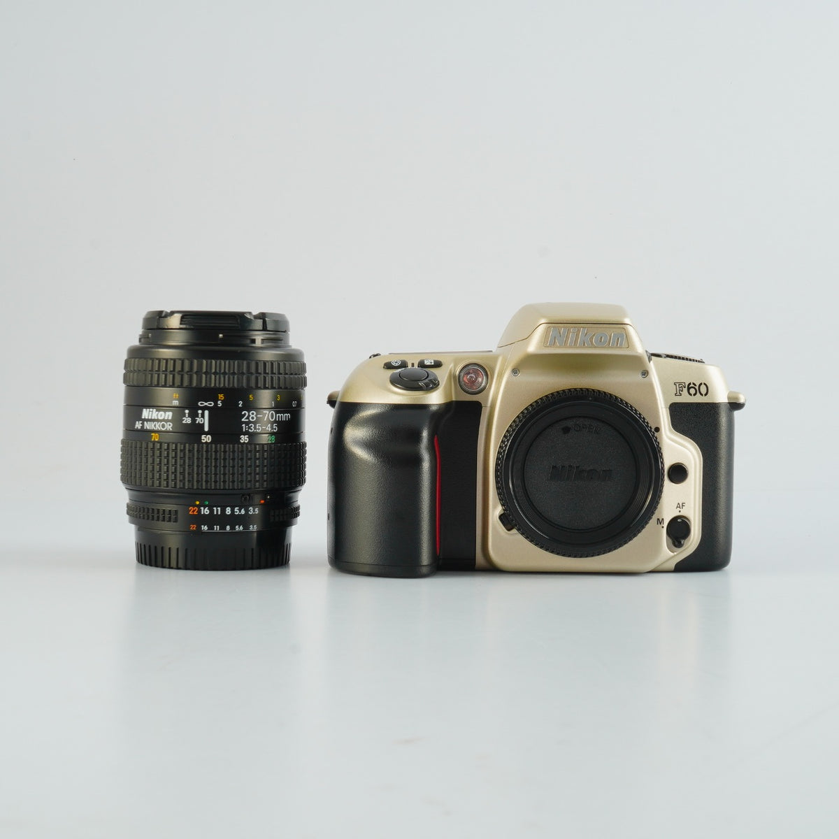 Nikon F60 (N60) + AF Nikkor 28-70mm F/3.5-4.5 AF フィルム一眼レフカメラ