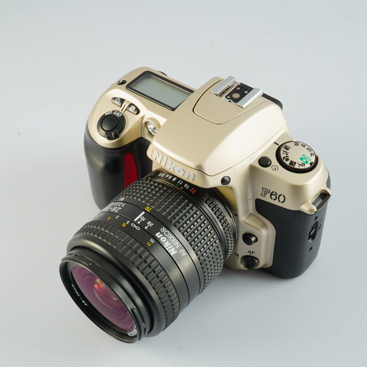 Nikon F60 (N60) + AF Nikkor 28-70mm F/3.5-4.5 AF フィルム一眼レフカメラ